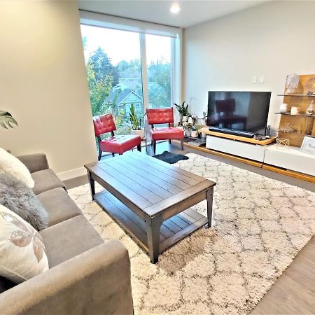 Monki Di Executive Suites - Glas - Luxury Inner City Home 3 Min To Downtown W Private Rooftop Patio Fireplace カルガリー エクステリア 写真