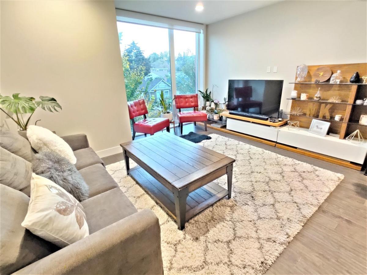 Monki Di Executive Suites - Glas - Luxury Inner City Home 3 Min To Downtown W Private Rooftop Patio Fireplace カルガリー エクステリア 写真