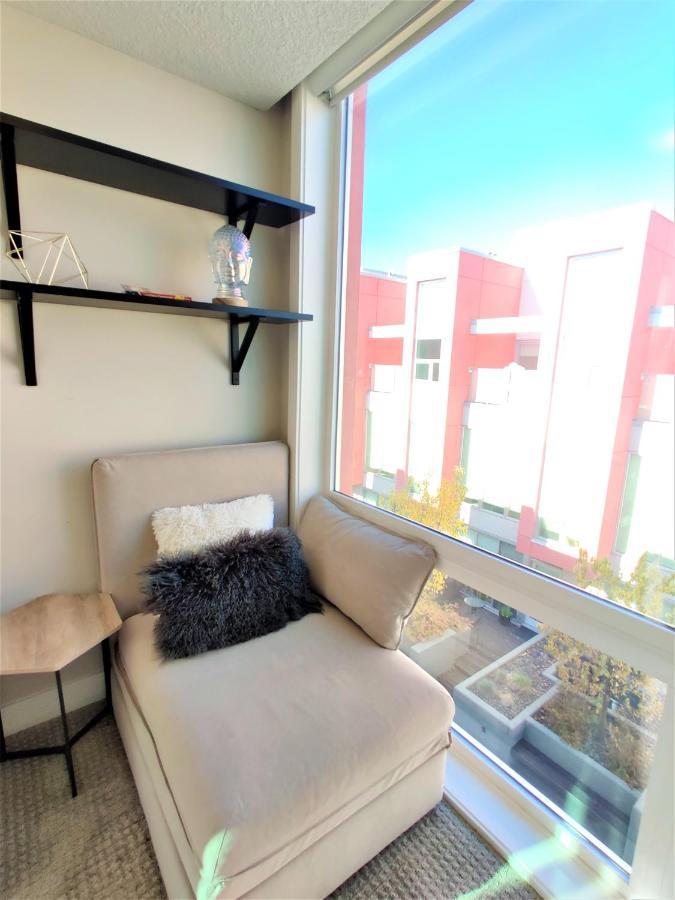 Monki Di Executive Suites - Glas - Luxury Inner City Home 3 Min To Downtown W Private Rooftop Patio Fireplace カルガリー エクステリア 写真