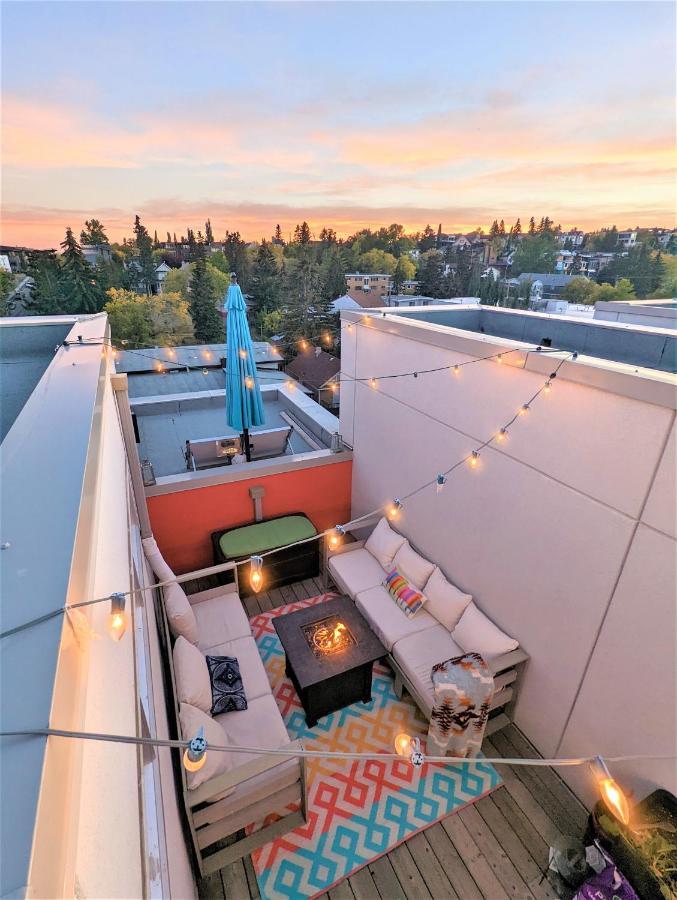 Monki Di Executive Suites - Glas - Luxury Inner City Home 3 Min To Downtown W Private Rooftop Patio Fireplace カルガリー エクステリア 写真