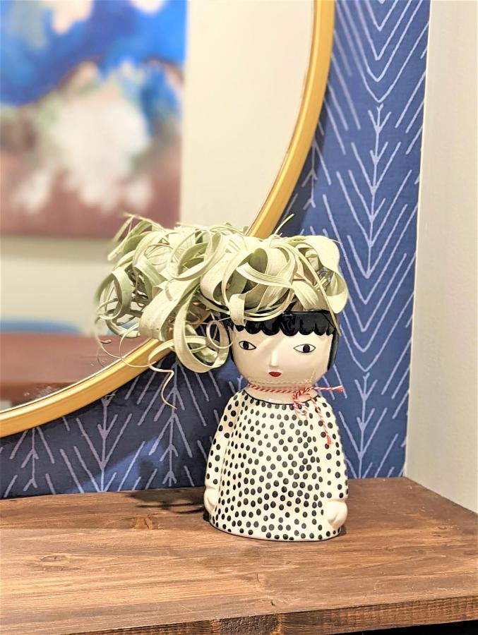 Monki Di Executive Suites - Glas - Luxury Inner City Home 3 Min To Downtown W Private Rooftop Patio Fireplace カルガリー エクステリア 写真