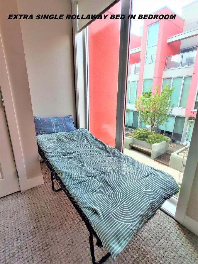 Monki Di Executive Suites - Glas - Luxury Inner City Home 3 Min To Downtown W Private Rooftop Patio Fireplace カルガリー エクステリア 写真